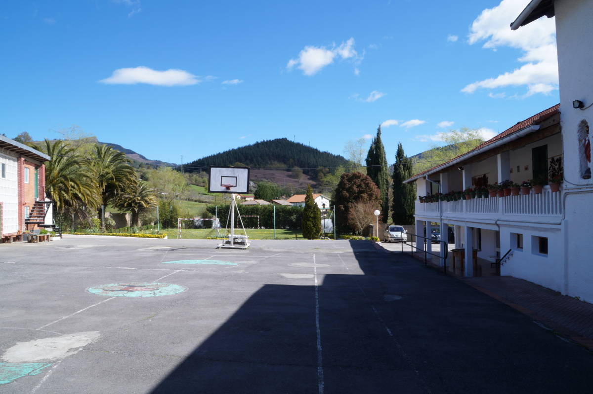 GIZAKIA - Sede Gordexola patio