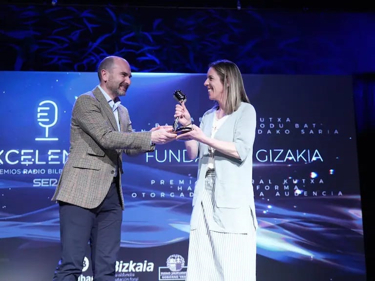 GIZAKIA - Momento de la entrega del premio - Sariaren emate unea GIZAKIA - Momento de la entrega del premio - Sariaren emate unea