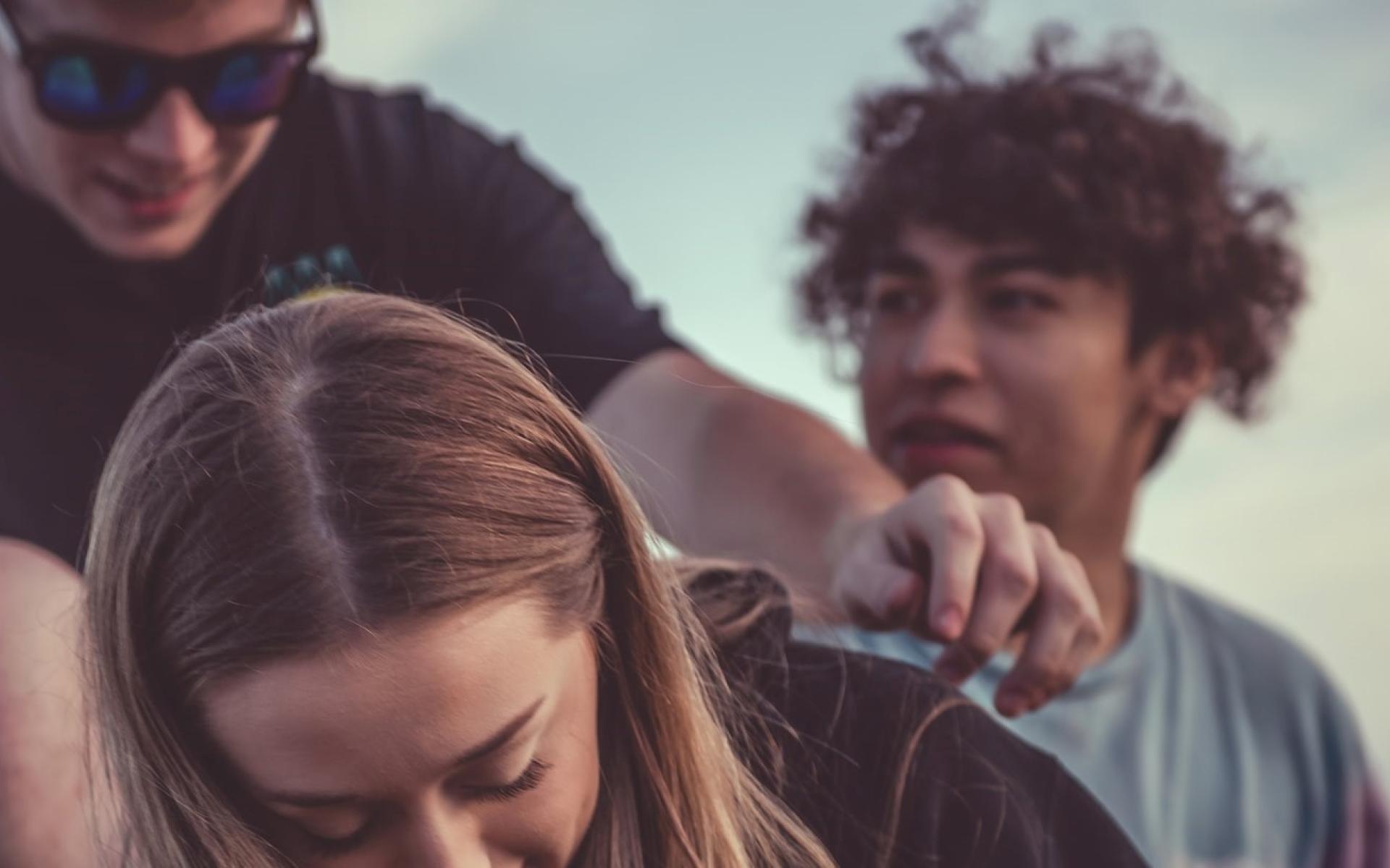 GIZAKIA - Jóvenes divirtiéndose GIZAKIA - Jóvenes divirtiéndose